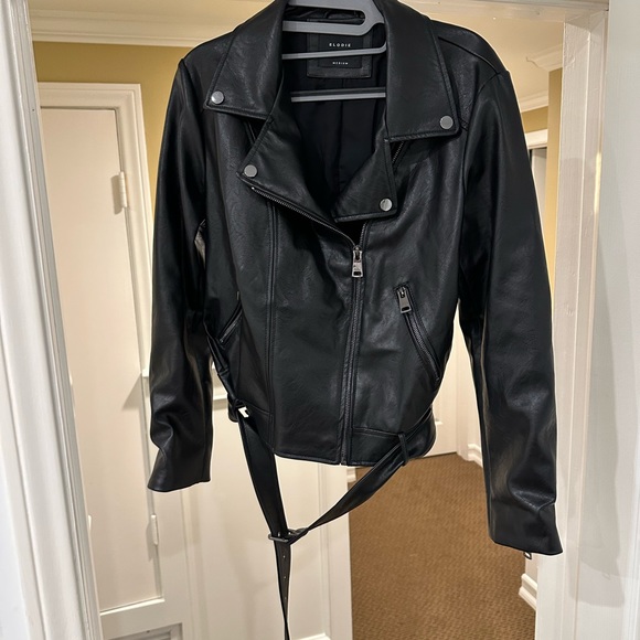 Hip length leather jacket with belt - Picture 3 of 3